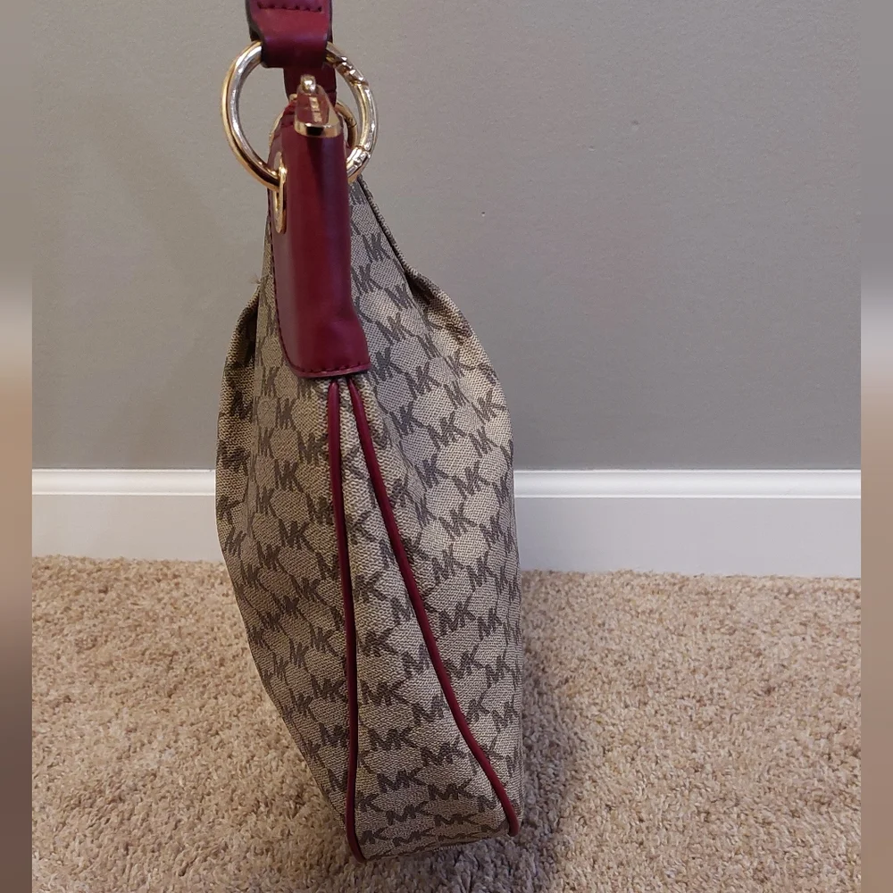 MICHAEL KORS Signature Jet Set Large Shoulder Bag